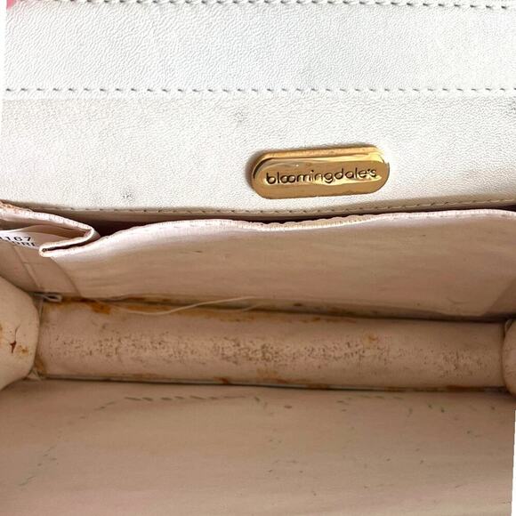 Vintage Bloomingdales Ivory White Quilted Womens Crossbody Handbag Chain - Picture 11 of 11